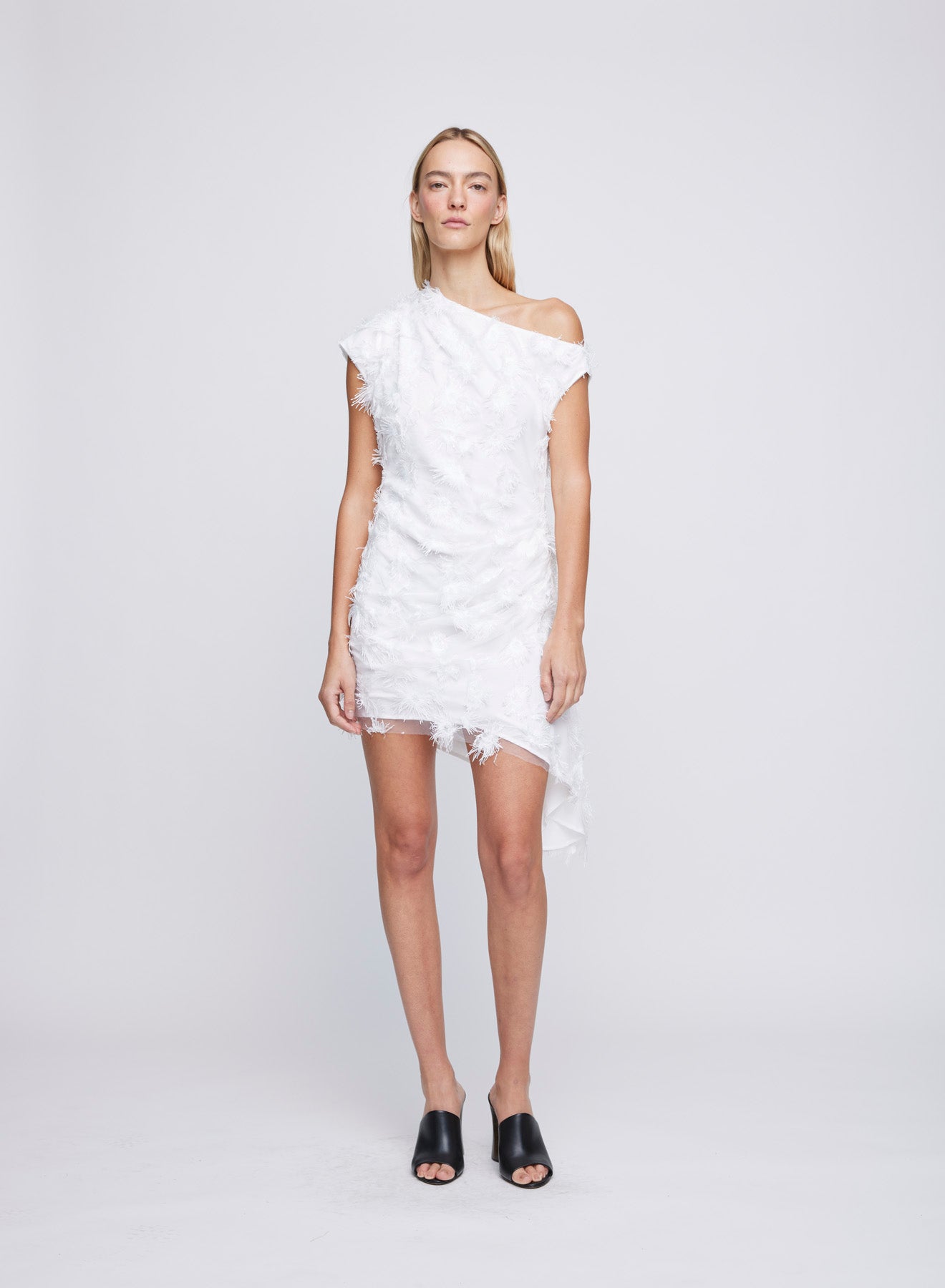 The ANNA QUAN Flora Dress in Dandelion is an asymmetrical off-shoulder occasion piece. Cut in a satin fabrication for a lustrous and flattering finish with waist gathers.