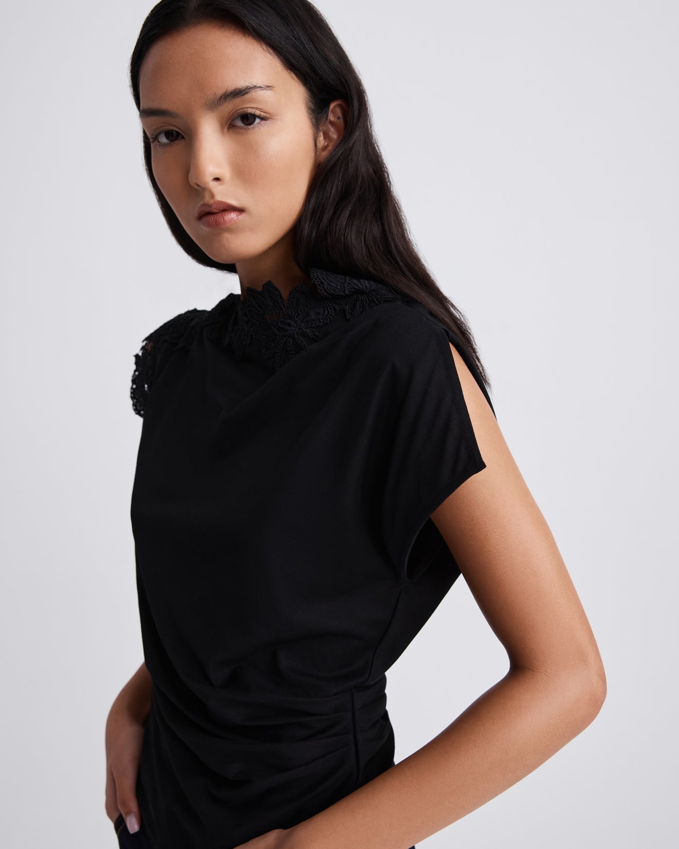 NELLY T-SHIRT (BLACK)