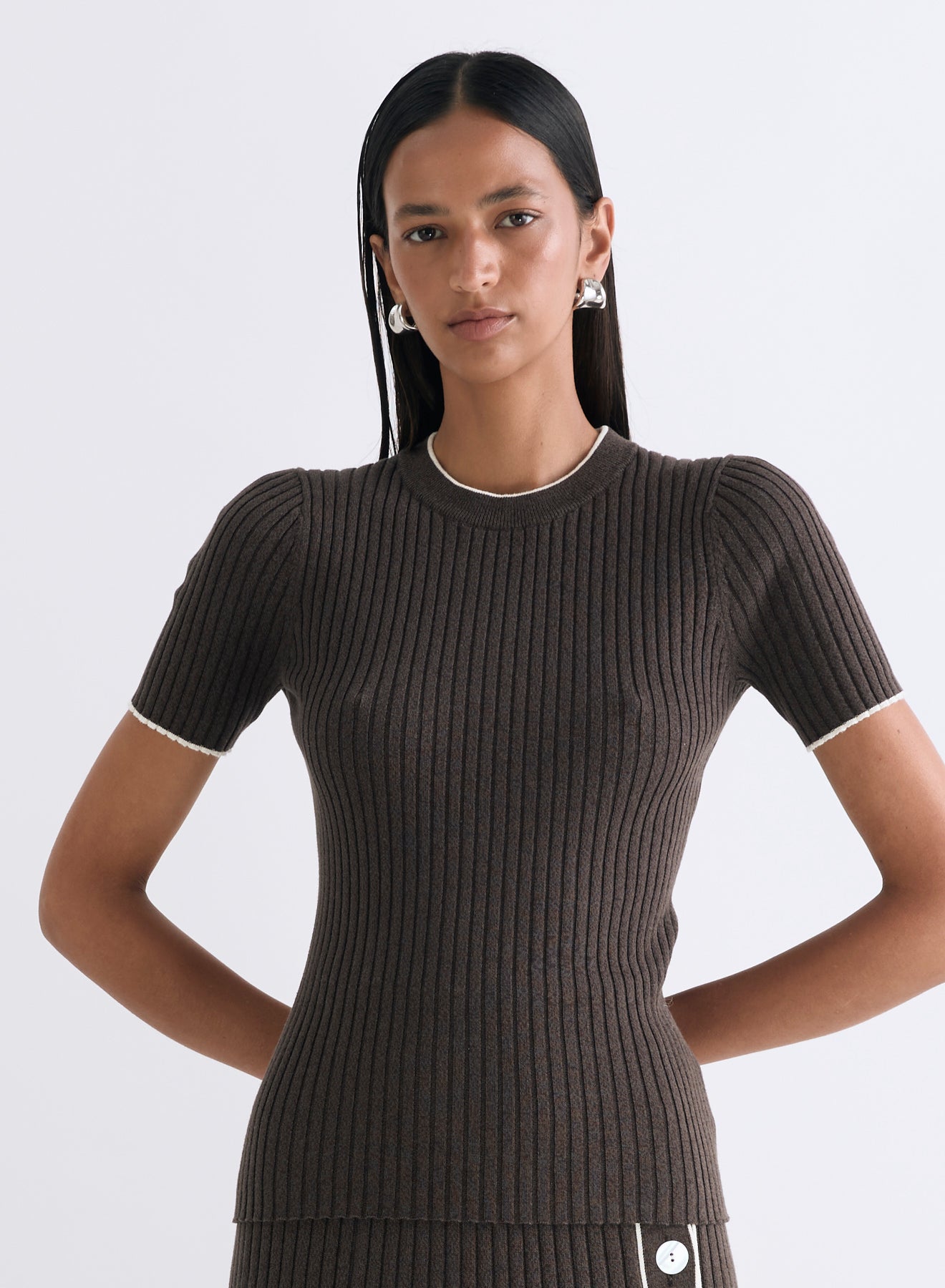 BEBE TOP (CAROB)